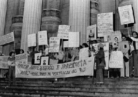 Campanha pela anistia nas escadarias do Paláciio Tiradentes, 18 de setembto de 1979.