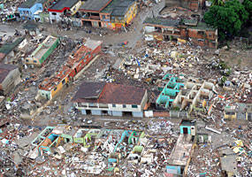 Vista a&eacute;rea do munic&iacute;pio de Barreiros, destru&iacute;do pelo temporal - Ant&ocirc;nio Cruz/Abr