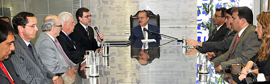 Brasília - O presidente do Senado, José Sarney, instala a Comissão da Reforma do Código Eleitoral presidida pelo ministro do Supremo Tribunal Federal, José Antônio Toffoli - José Cruz/ABr