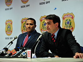 O chefe do Grupo Especial de Combate aos Crimes de &Oacute;dio e &agrave; Pornografia Infantil na Internet (Gecop), os delegados St&ecirc;nio Santos Souza e Marcelo B&oacute;rsio, falam sobre a Opera&ccedil;&atilde;o Tapete Persa, que bateu hoje (27) o recorde de pris&otilde;es em flagrante - Marcello Casal Jr/ABr