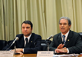 O coordenador-geral de Assuntos Tributários da PGFN, Ronaldo Affonso Nunes Lopes Baptista e o supervisor Nacional do Imposto de Renda, Joaquim Adir falam sobre o Parecer PGFN Nº 1.503/2010 - Elza Fiúza/ABr