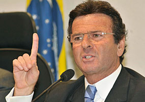 O ministro do STJ Luiz Fux fala sobre as propostas de mudança no Código de Processo Civil, durante reunião da comissão de reforma do código - José Cruz/ABr
