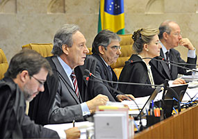 Ministros do Supremo decidem que empresas exportadoras n&atilde;o s&atilde;o isentas da dedu&ccedil;&atilde;o da CSLL e da CPMF. O c&aacute;lculo da dedu&ccedil;&atilde;o relativa &agrave; CPMF deve ser feito com base no lucro obtido antes da extin&ccedil;&atilde;o da contribui&ccedil;&atilde;o - Jos&eacute; Cruz/ABr