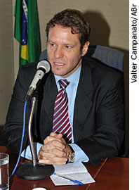 O novo presidente do Conselho Nacional de Combate à Pirataria e Delitos contra a Propriedade Intelectual, Rafael Thomaz Favetti, toma posse em solenidade no Ministério da Justiça. - Valter Campanato/ABr