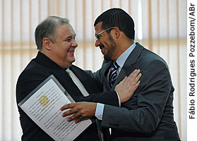 O ministro da Justiça, Luiz Paulo Barreto, dá posse ao novo secretário de Reforma do Judiciário, Marivaldo de Castro Pereira. - Fábio Rodrigues Pozzebom/ABr