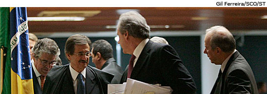Ministros do STF decidiram suspender o resultado do Recurso Extraordin&aacute;rio (RE) 630147 ap&oacute;s o empate em 5 a 5 no julgamento - 24/09/2010 - Gil Ferreira/SCO/ST