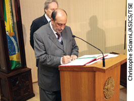 Posse do ministro Gilson Dipp como ministro substituto do TSE. - Christophe Scianni./ASICS/TSE