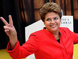 A candidata &agrave; Presid&ecirc;ncia da Rep&uacute;blica pelo PT, Dilma Rousseff, vota na Escola Estadual de Ensino M&eacute;dio Santos Dumont - Wilson Dias/ABr