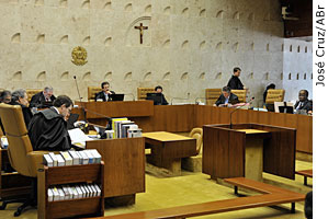 Supremo julga recurso de Jader Barbalho contra decis&atilde;o do TSE que rejeitou sua candidatura ao Senado por t&ecirc;-lo enquadrado na Lei da Ficha Limpa - Jos&eacute; Cruz/ABr