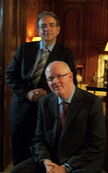 Silio Boccanera e o professor Timothy Power - Reprodu&ccedil;&atilde;o/GloboNews