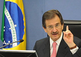 O presidente do Supremo Tribunal Federal (STF) e do Conselho Nacional de Justiça (CNJ), ministro Cezar Peluso, apresenta o relatório Justiça em Números 2009 - Indicadores do Poder Judiciário - - Wilson Dias/ABr