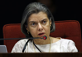 Ministra Cármen Lúcia em sessão da 1ª turma do STF. (31/08/2010) - Nelson Jr./SCO/STF