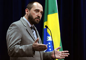 Brasília - A Advocacia-Geral da União (AGU) promove debate com ex-advogados-gerais que comandaram a instituição. Na foto, o advogado-Geral da União, Luís Inácio Lucena Adams - Fábio Rodrigues Pozzebom/ABr