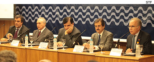 O presidente do STF, min. Cezar Peluso no RJ, apresentou a sua proposta de alteração na Constituição para reduzir o número de recursos ao Supremo e ao STJ e dar mais agilidade às execuções judiciais de segunda instância - PEC dos Recursos - STF