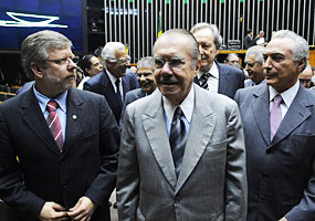 Os presidentes, da Câmara dos Deputados, Marco Maia, do Senado, José Sarney, e o vice-presidente da República, Michel Temer durante instalação de uma comissão especial, da Câmara, que vai estudar e apresentar uma proposta de reforma política - Wilson Dias/ABr