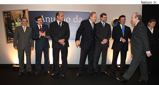 O Os ministros do Supremo Tribunal Federal: Ayres Britto, Cezar Peluso, Gilmar Mendes, Ricardo Lewandowski, Dias Toffoli e Luiz Fux recebem o decano Celso de Mello.
