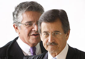 Ministros Marco Aurélio e Cezar Peluso em sessão do STF. (15/12/2010) - Nelson Jr./SCO/STF