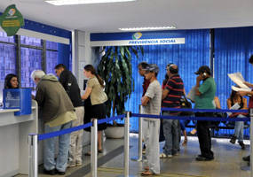 INSS - fila para atendimento - Foto: Antonio Cruz/A Br