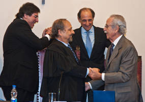 Despedida de Cláudio Caldeira: desembargador recebe cumprimentos de Mário Sérgio Duarte Garcia. Ao fundo, Luiz Flávio D'Urso e Paulo Skaf. Foto: Jorge Rosenberg