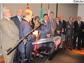 Homenagem Peluso FIESP - 17/04/2012 [ConJur]