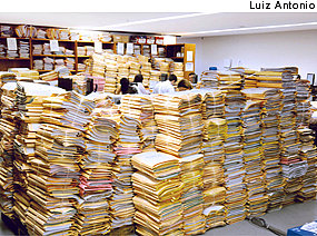 Pilha de papel - 21/05/2012 [Luiz Antonio]