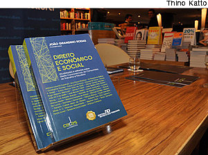 Lan&ccedil;amento livro Direito Econ&ocirc;mico e Social - 21/06/2012 [Thino Katto]