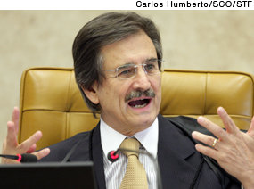 Ministro Cezar Peluso presidindo a sessão plenária - 29/02/2012 [Carlos Humberto/SCO/STF]