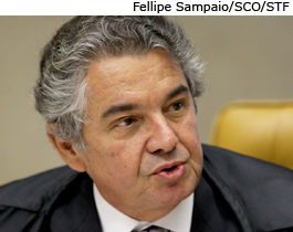 Ministro Marco Aur&eacute;lio vota a favor do exame da Ordem dos Advogados do Brasil (OAB) - 26/10/2011 [Fellipe Sampaio/SCO/STF]