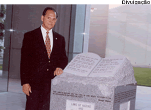 Monumento de Roy Moore - 05/04/13 [Divulgação]