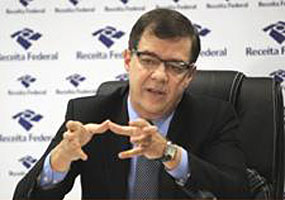 O subsecret&aacute;rio de Fiscaliza&ccedil;&atilde;o da Receita, Marcos Vin&iacute;cius Neder, fala sobre os contribuintes que ca&iacute;ram na malha fina [Antonio Cruz/ABr]