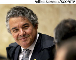 Ministro Marco Aur&eacute;lio vota a favor do exame da Ordem dos Advogados do Brasil (OAB) - 26/10/2011 [Fellipe Sampaio/SCO/STF]