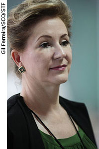 Ministra Ellen Gracie no intervalo da sess&atilde;o plen&aacute;ria. (30/09/2010) [Gil Ferreira/SCO/STF]