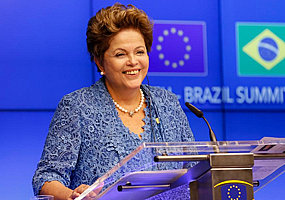 Dilma pede que Supremo devolva seu mandato de presidente