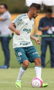 Jogador Scarpa consegue HC no TST para atuar no Palmeiras
