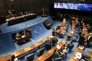 Congresso permite dispensa de licitação para contratação de advogados