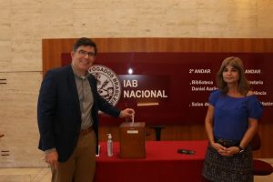 Rita Cortez é reeleita no IAB e prega combate ao autoritarismo