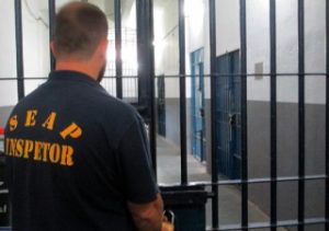 É impossível equiparar terceirizados a servidores estatutários