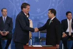 Bolsonaro desautoriza AGU e quer recorrer de nomeação já revogada