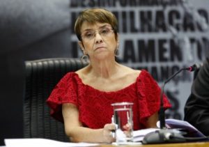 Porteiro não será ressarcido por despesas com lavagem do uniforme