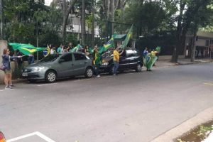 Polícia prende 2 que participaram de protesto contra ministro