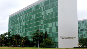 Ministério deve parar de reter valores em contrato administrativo