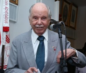 Hermano de Villemor Amaral Filho, decano do IAB, completa cem anos