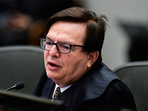 Perda de mandato por improbidade administrativa tem efeito imediato