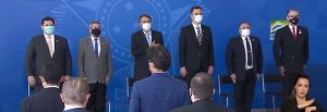 Bolsonaro sanciona regras que facilitam compra de vacinas