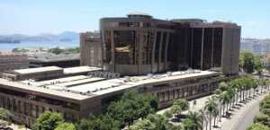 STJ suspende decisão do TJ-RJ que afastava conselheiros do TCM