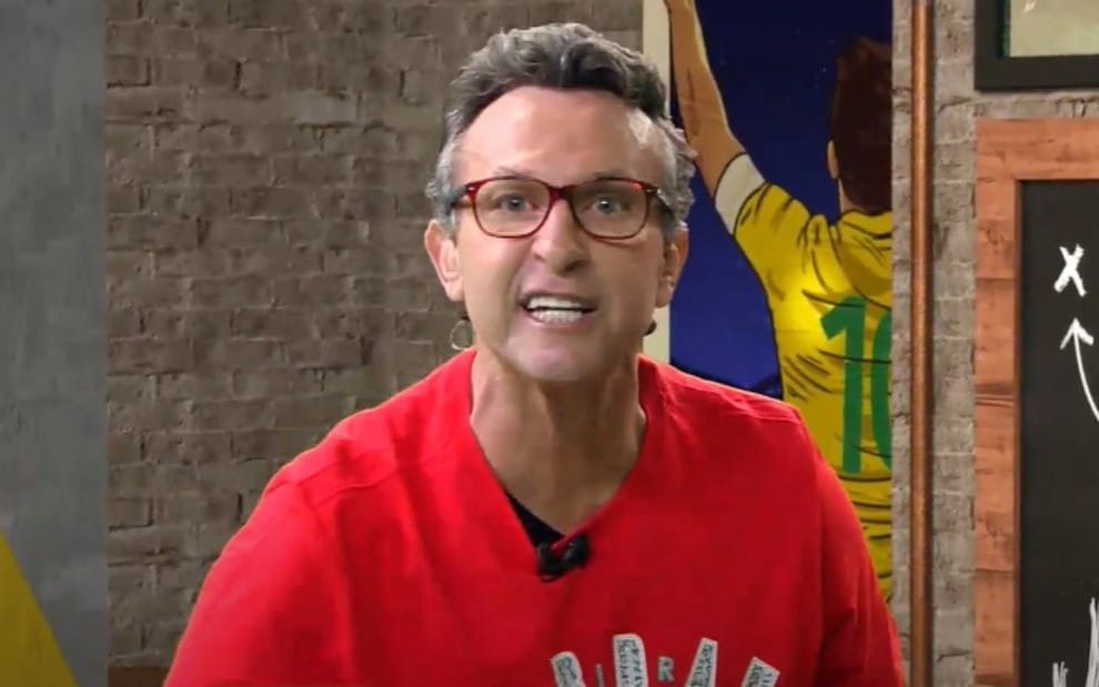 Juiz considerou que vídeo personalizado gravado por Neto lamentando o cancelamento era prova de que ele concordava com contrato