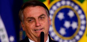 Bolsonaro foi alvo de 1 processo a cada 6 dias desde que assumiu