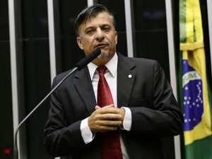 Após decisão do TSE, Câmara cassa mandato do deputado Boca Aberta