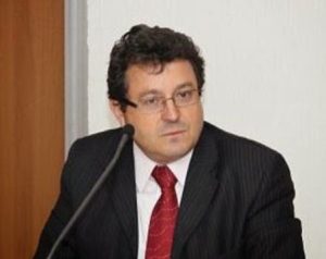 Desembargador do TJ-RJ vai ao STF contra afastamento