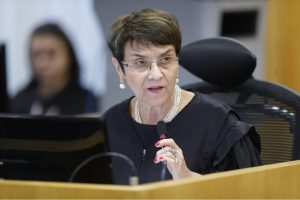 Pai de criança com autismo tem direito a redução de 50% da jornada